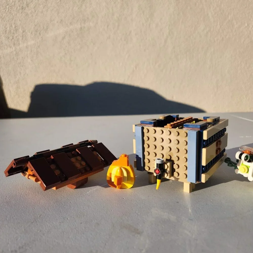 LEGO BEEHIVE BEE HIVE BEEKEEPING HONEY Bees Honeycomb Flowhive Flow Hive